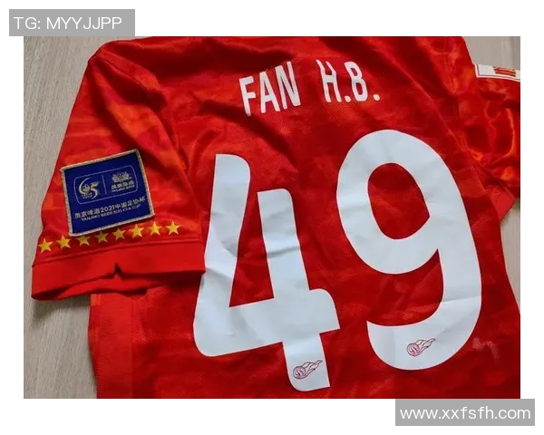 探秘足球球星专属球衣背后的荣耀传承与独特设计故事 探秘足球球星专属球衣背后的荣耀传承与独特设计故事