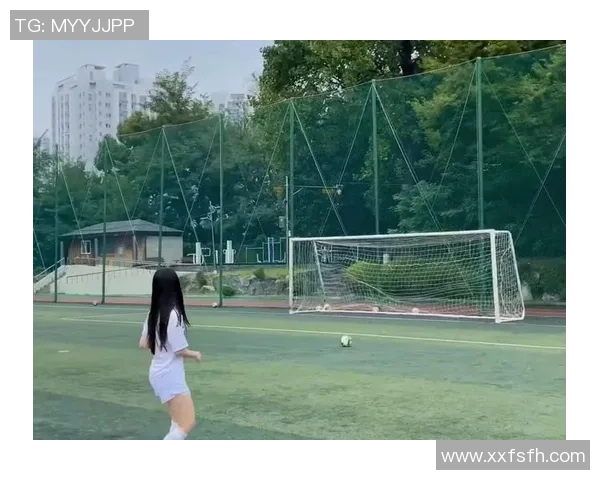 星空下的足球梦 女生独自追逐梦想的勇敢旅程 星空下的足球梦 女生独自追逐梦想的勇敢旅程