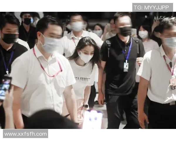 萌探杨颖与足球球星同框合影展现亲密互动引热议