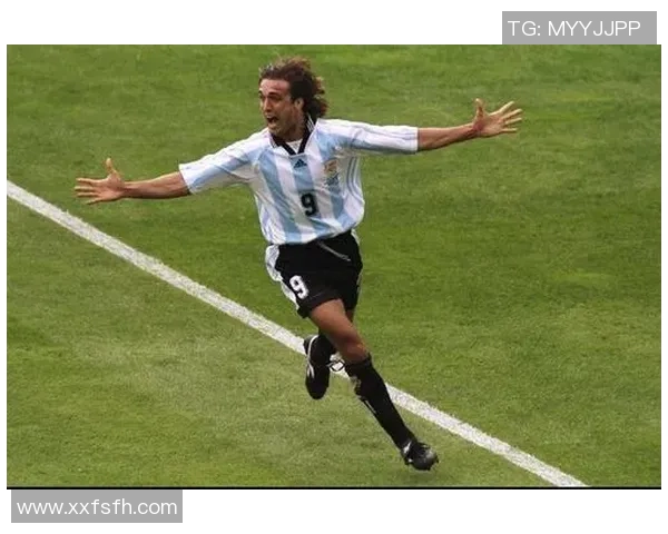 《从十五大球星看天下足球的风云变幻与时代发展》