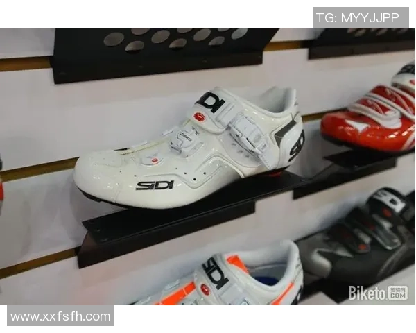 球星定制手柄足球打造个性化运动体验 引领潮流运动装备新风尚 球星定制手柄足球打造个性化运动体验 引领潮流运动装备新风尚