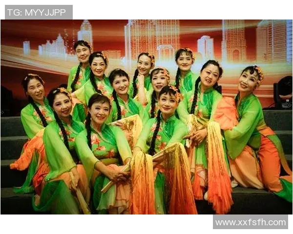 《球场上的旋律：那些年我们一起唱过的足球巨星名字之歌》